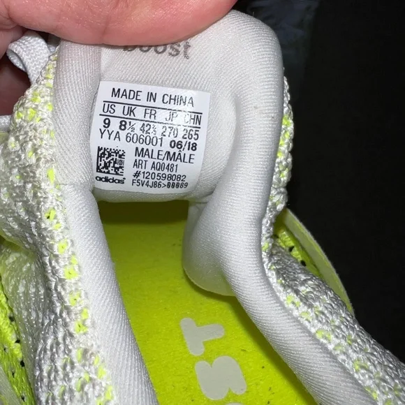 Adidas Ultraboost ('18) size 9 - Picture 4 of 7